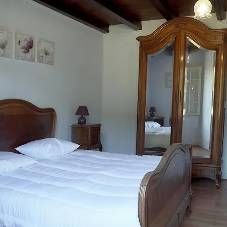 85m With Garden In A With Pool Vakantiehuis